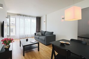 Suite, 1 Bedroom (Exceptional) | Living area