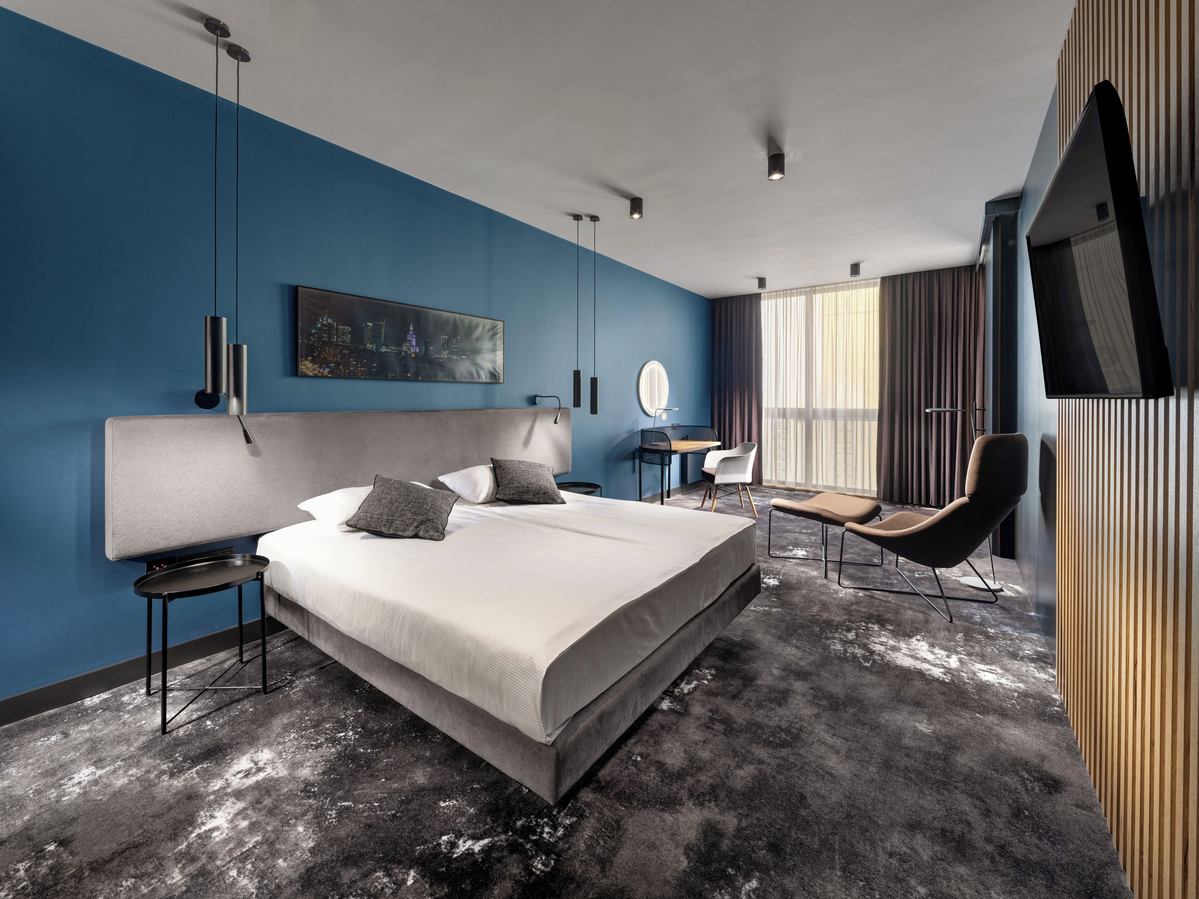 Junior Apartment | Bar mini, peti besi dalam bilik, meja, ruang kerja komputer riba 
