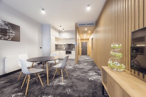 Appartement | Cuisine privée | Réfrigérateur, plaque de cuisson, cafetière/bouilloire