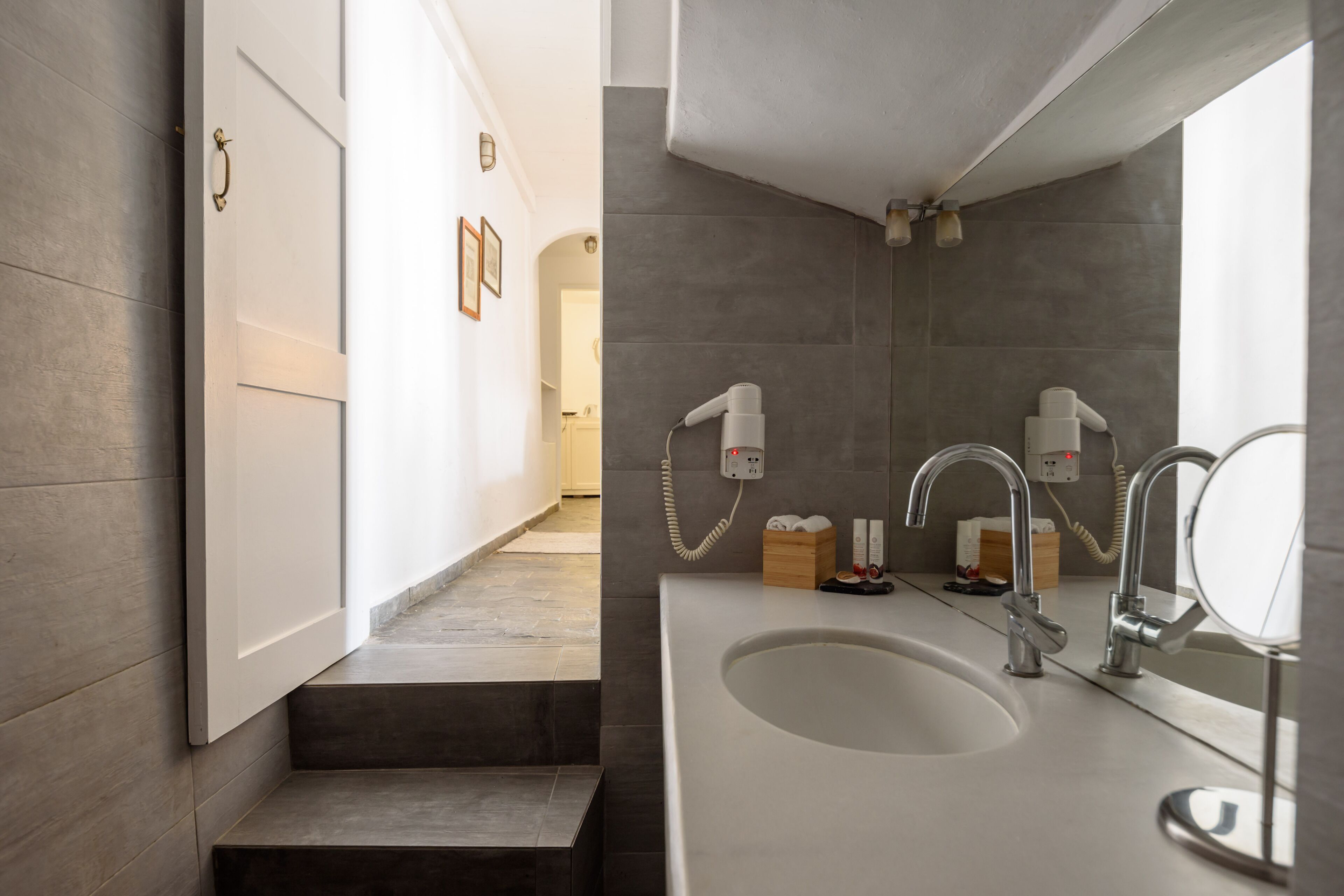 family suite, sea view | bathroom | shower, rainfall showerhead, free toiletries, hair dryer