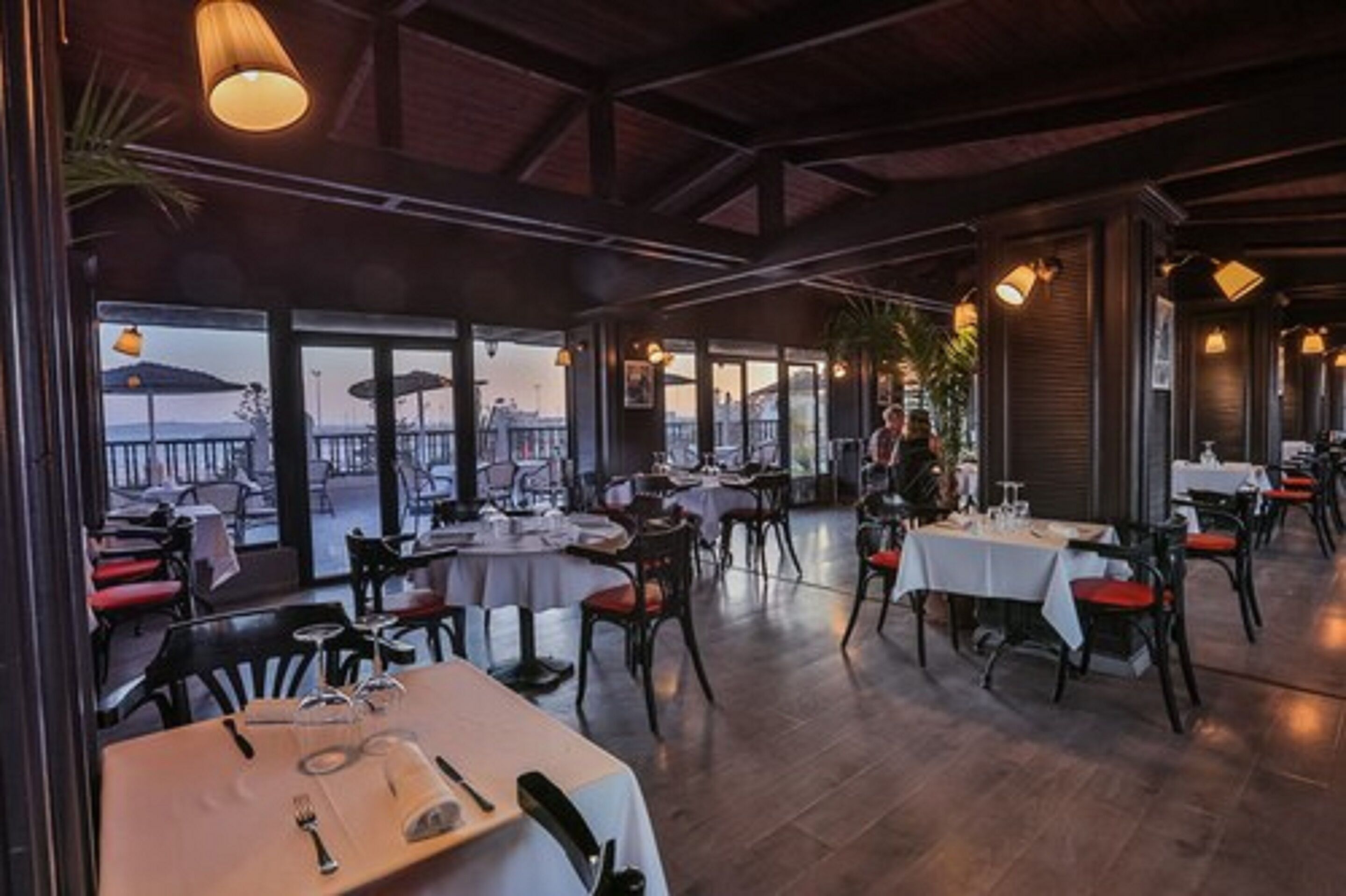 Daily buffet breakfast (MAD 80 per person)