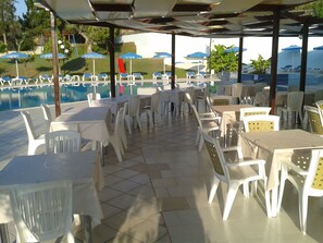 Breakfast, lunch and dinner served - Hotel Iris (Rhodes)