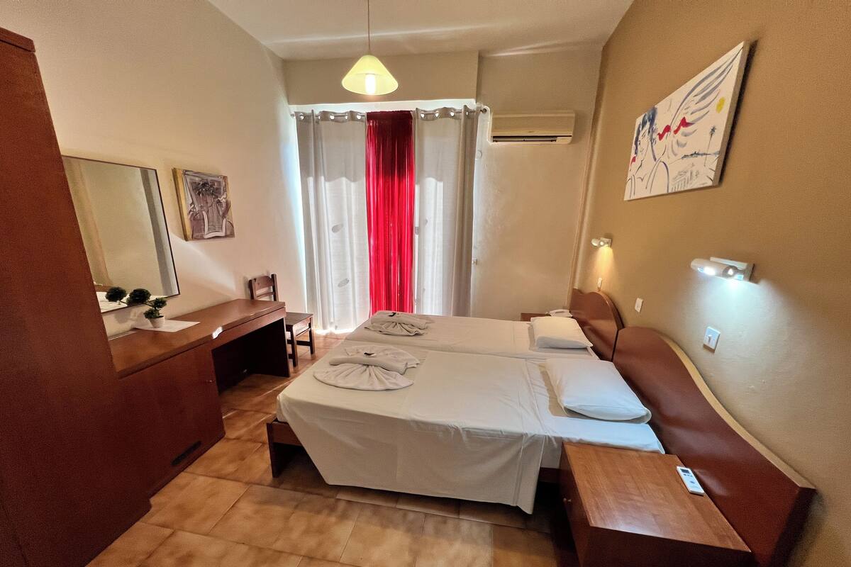 In-room safe, WiFi (surcharge)