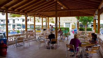 Spécialités Cuisine locale et internationale