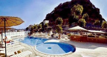 Golden Days Aparthotel