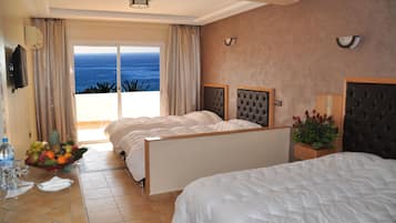 Minibaari, tallelokero huoneessa, pimennysverhot, ilmaiset vauvansängyt