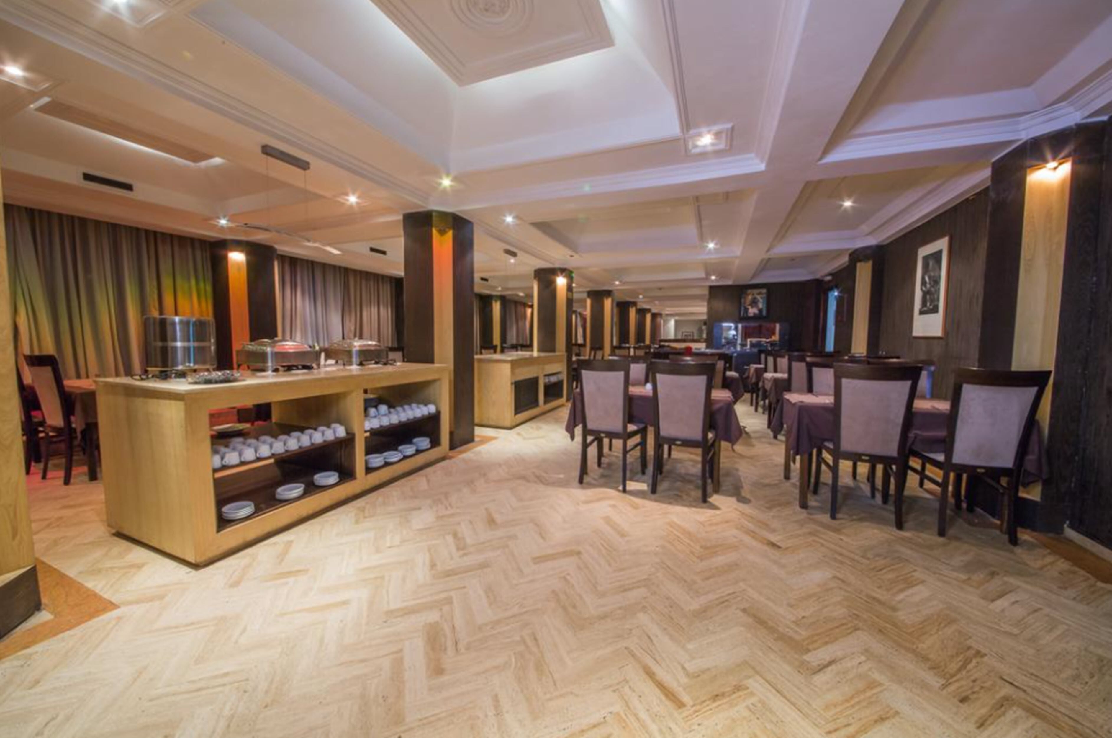 Daily continental breakfast (MAD 80 per person)