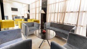 Coin salon dans le hall