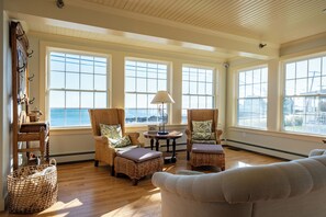 Lobby - The Beach House Inn (Kennebunk)