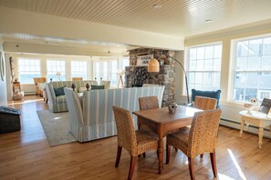 Lobby - The Beach House Inn (Kennebunk)