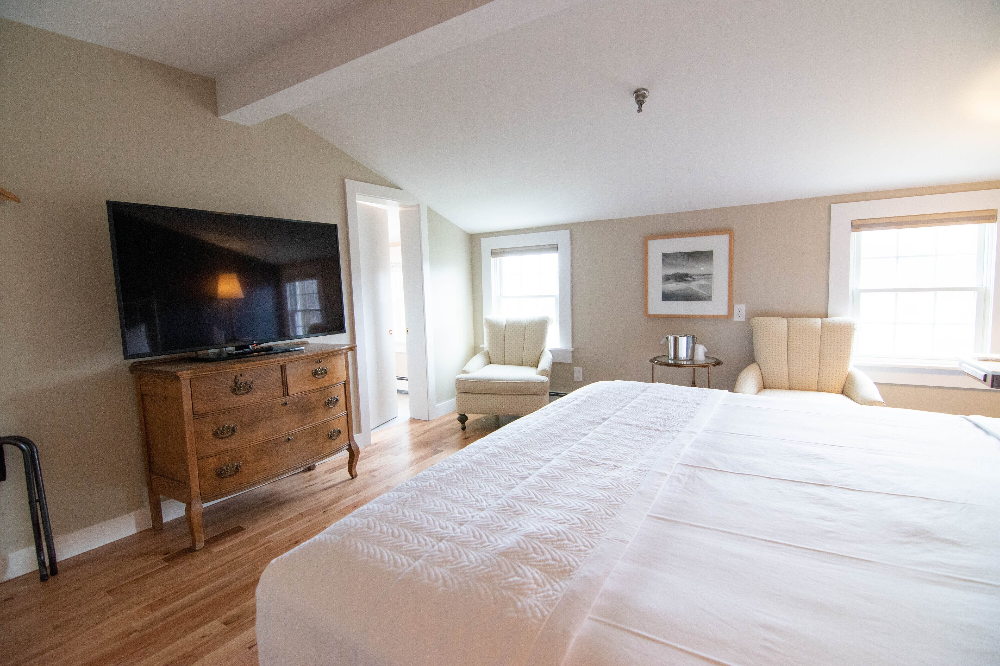 premium bedding, pillow-top beds, iron/ironing board, travel cot