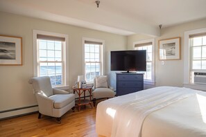Deluxe Oceanview King | Premium bedding, pillow-top beds, iron/ironing board - The Beach House Inn (Kennebunk)