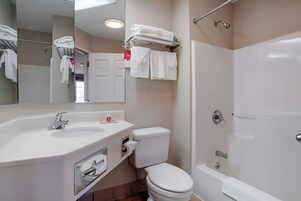 Shower, rainfall showerhead, free toiletries, hair dryer