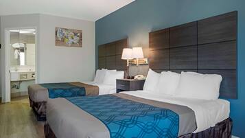 Rom, 2 dobbeltsenger, ikke-røyk | Skrivebord, strykejern/-brett og barnesenger