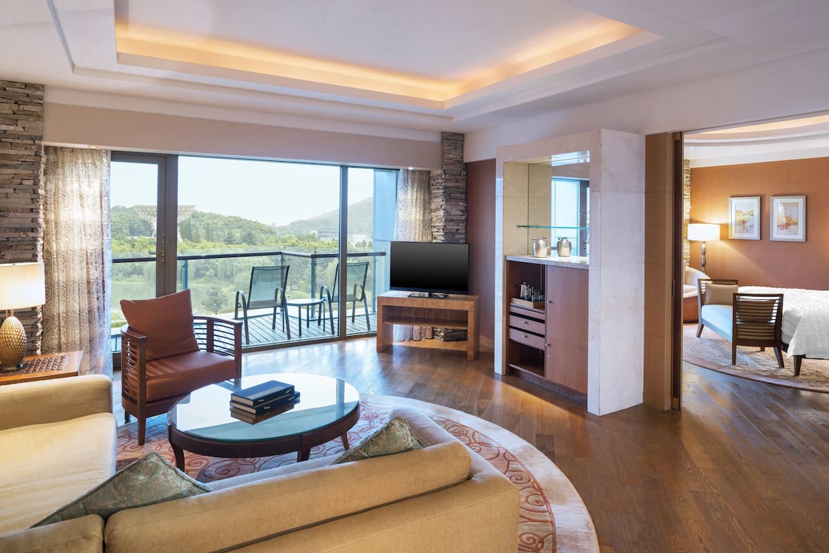 Minibar, in-room safe, desk, blackout curtains