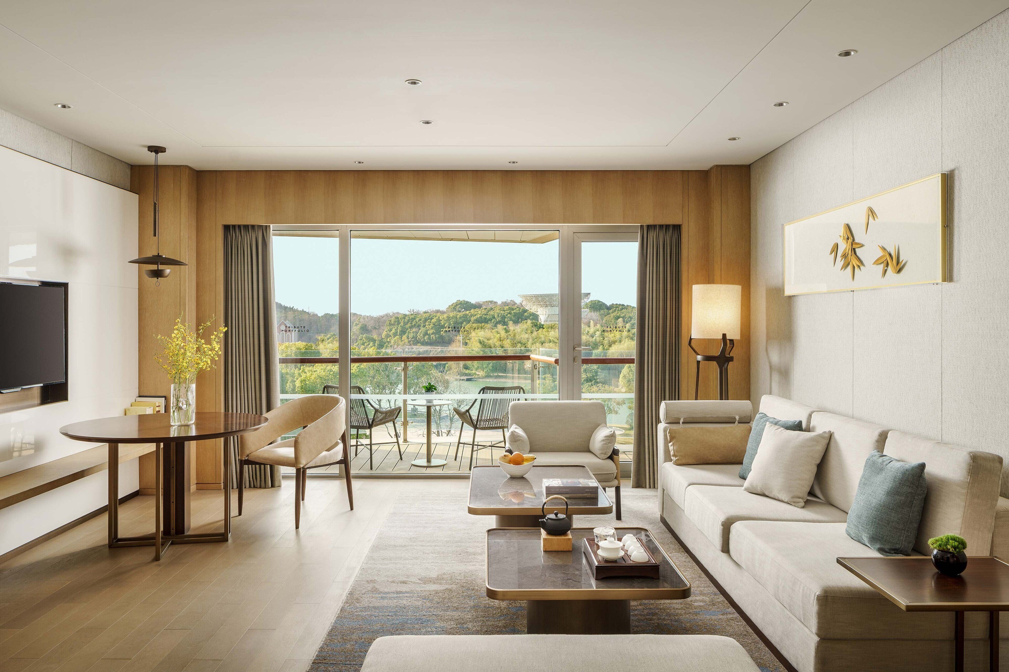 executive suite, 1 bedroom, balcony | minibar, in-room safe, desk, blackout curtains