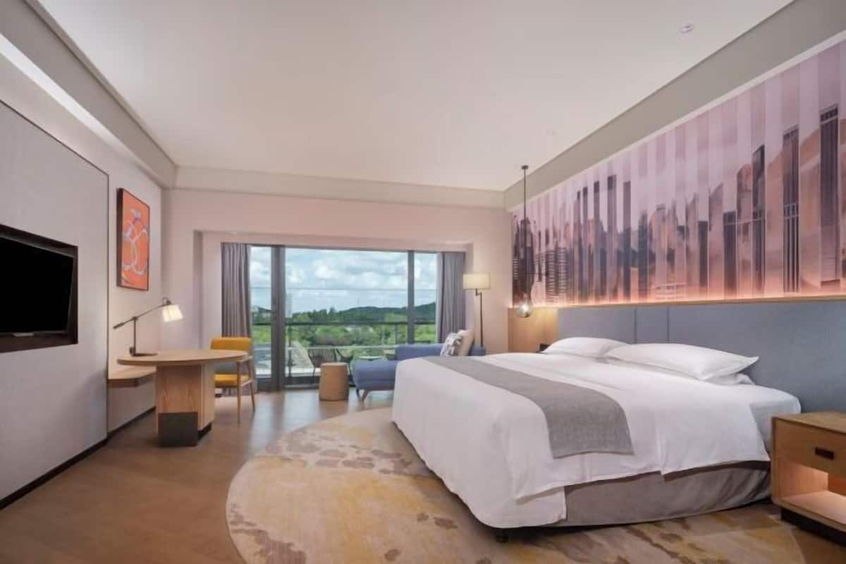 Minibar, két bảo mật tại phòng, bàn, màn/rèm cản sáng