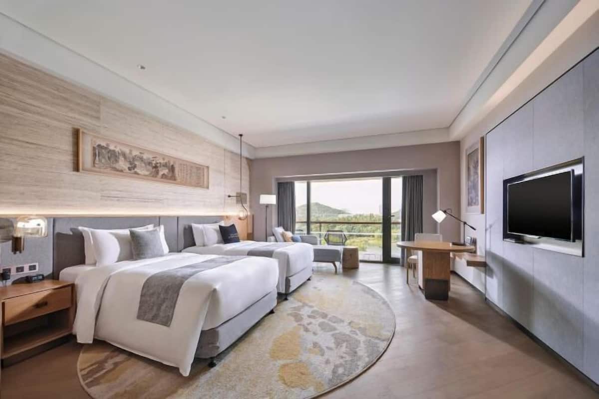 Minibar, két bảo mật tại phòng, bàn, màn/rèm cản sáng