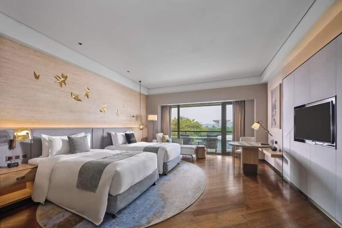 Minibar, két bảo mật tại phòng, bàn, màn/rèm cản sáng