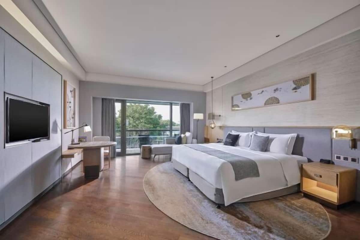 Minibar, két bảo mật tại phòng, bàn, màn/rèm cản sáng