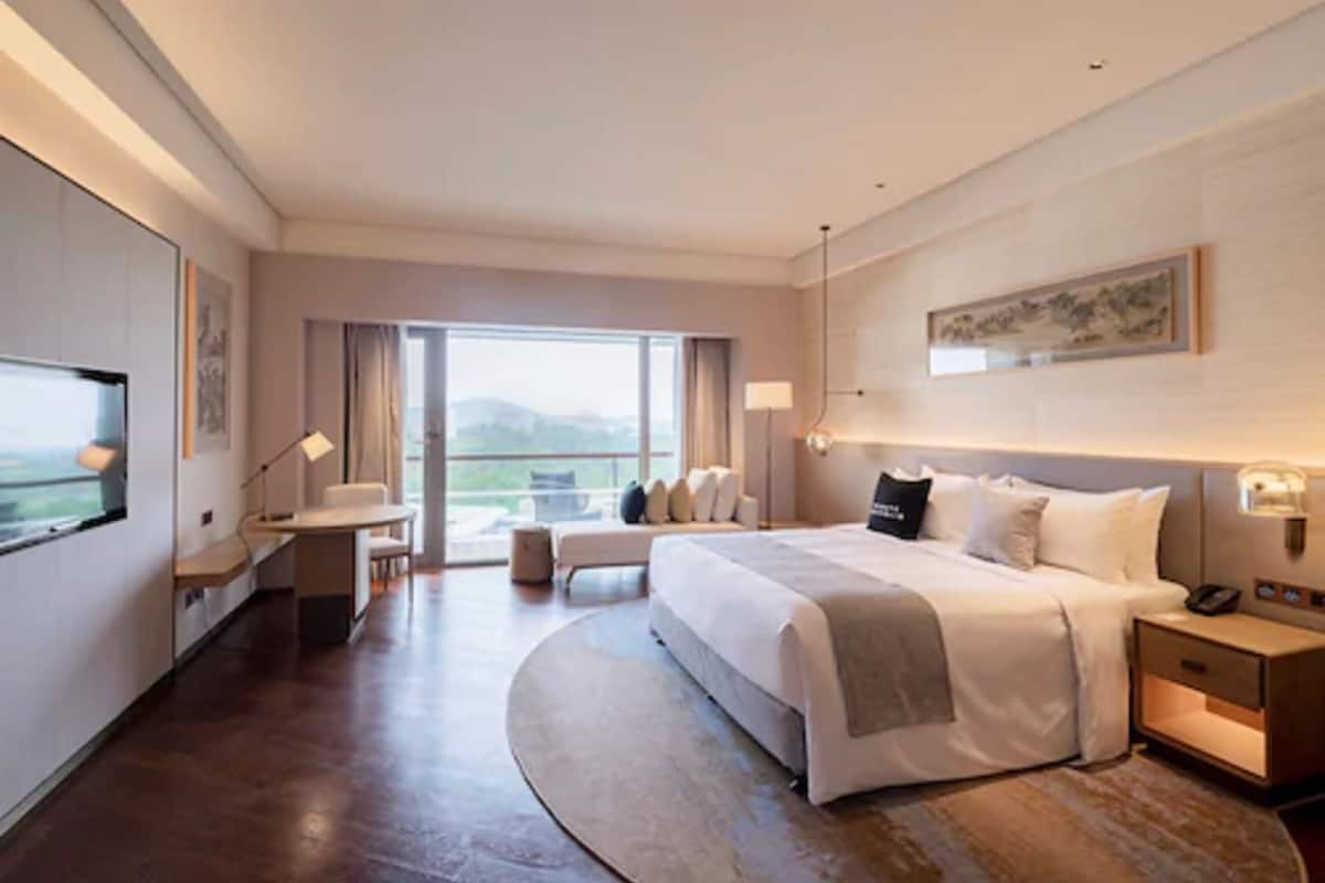 Minibar, két bảo mật tại phòng, bàn, màn/rèm cản sáng