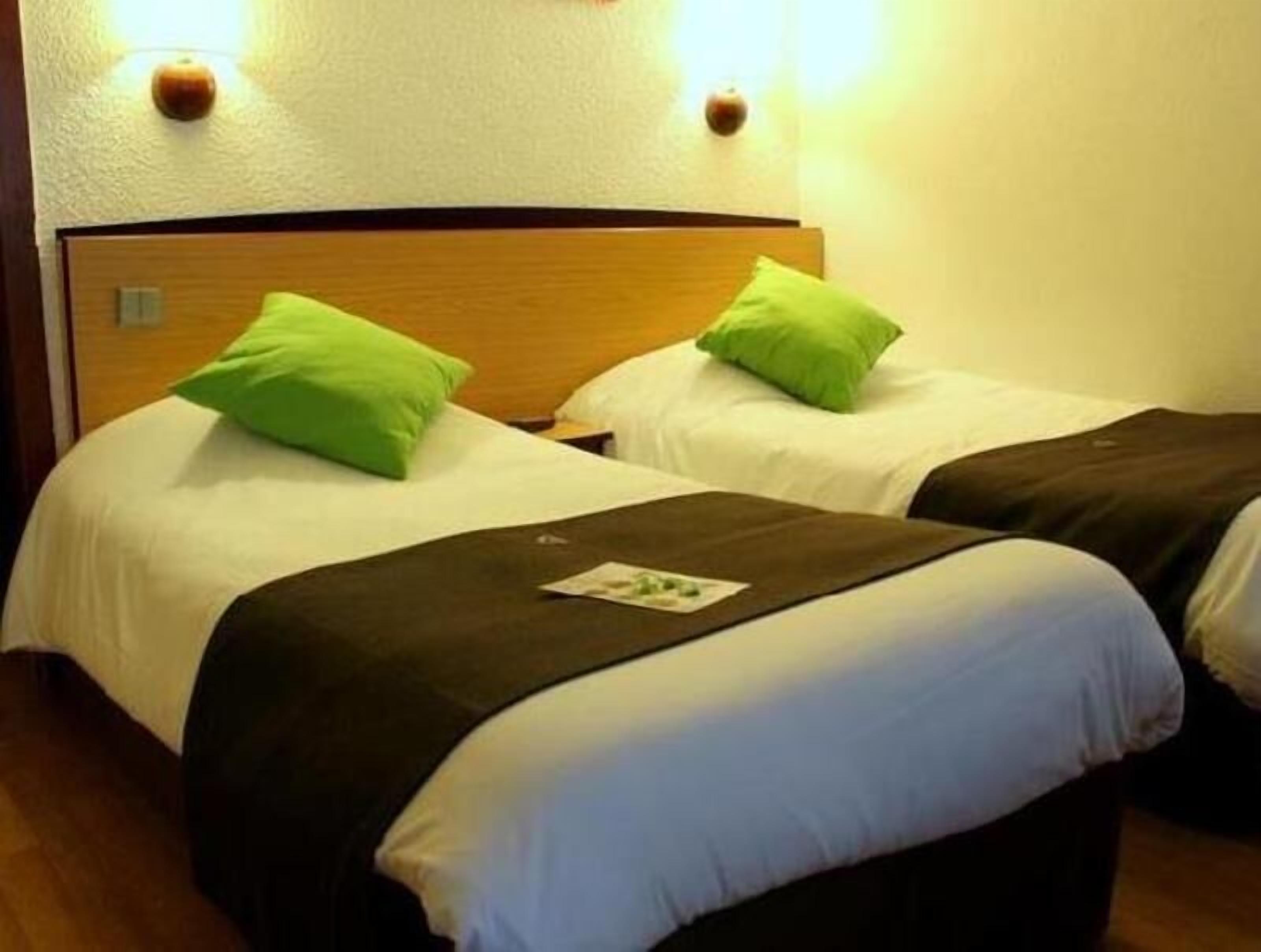 Schreibtisch, schallisolierte Zimmer, Bügeleisen/Bügelbrett