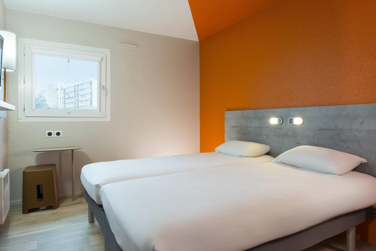 Habitación estándar con 2 camas individuales, 2 camas individuales | Ropa de cama de alta calidad, escritorio, wifi gratis y ropa de cama