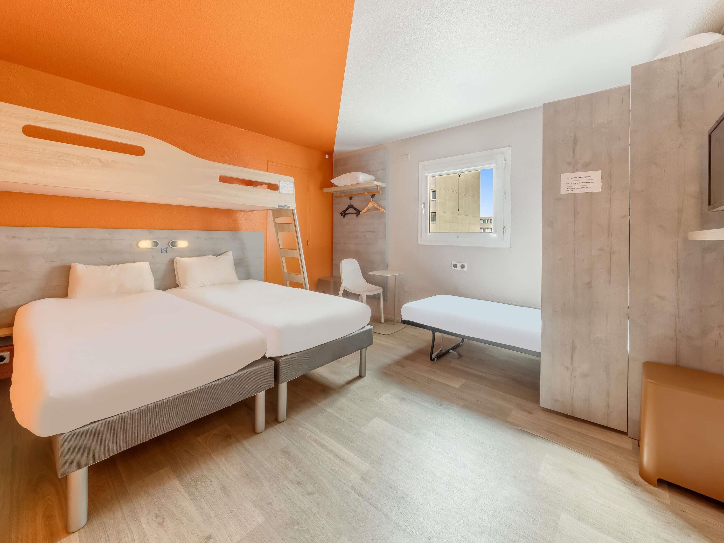 Luxe beddengoed, een bureau, gratis wifi, beddengoed