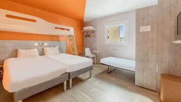 Luxe beddengoed, een bureau, gratis wifi, beddengoed
