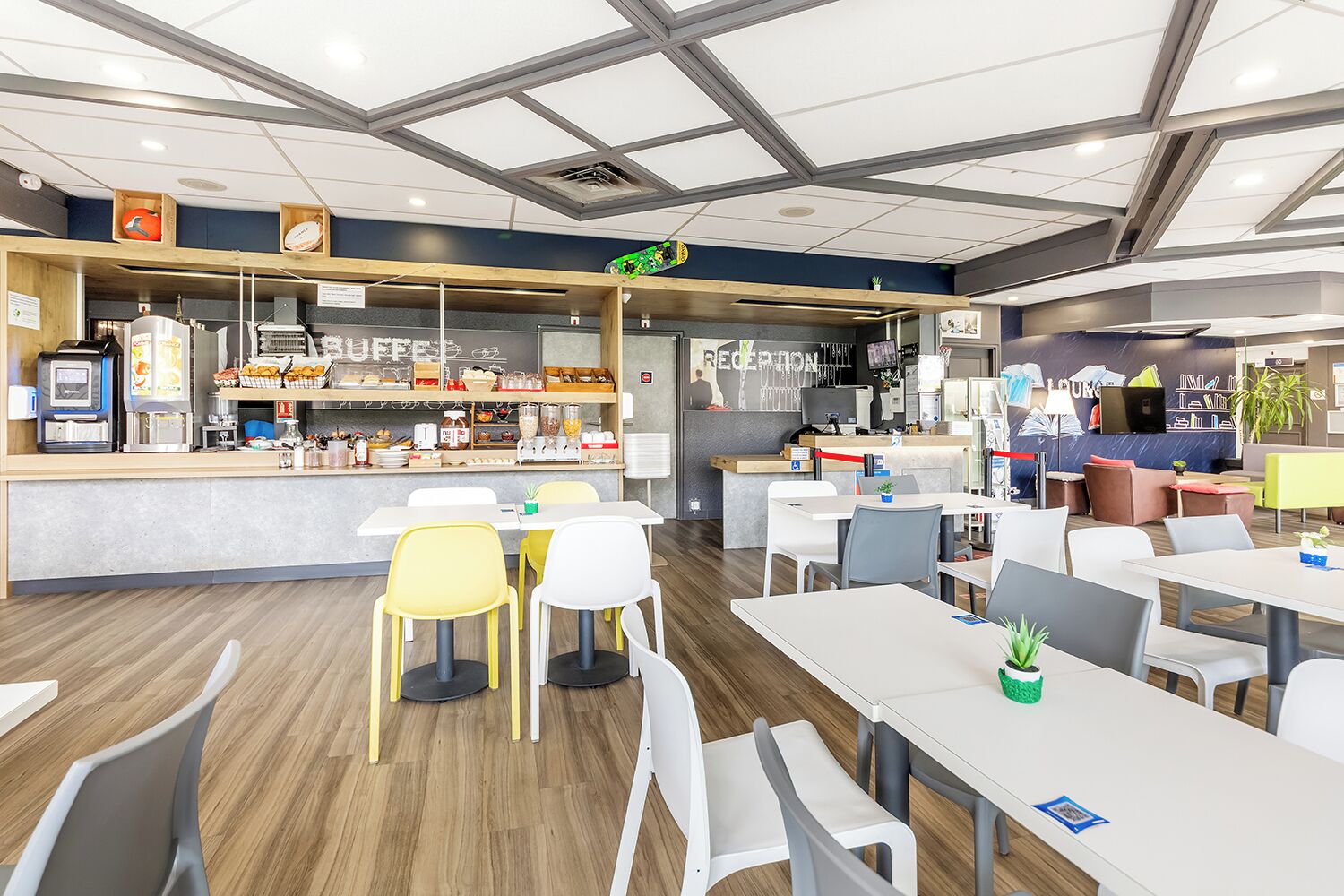 Daily buffet breakfast (EUR 9.90 per person)