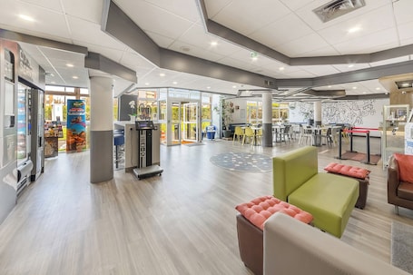 Reception. Ibis Budget Fresnes