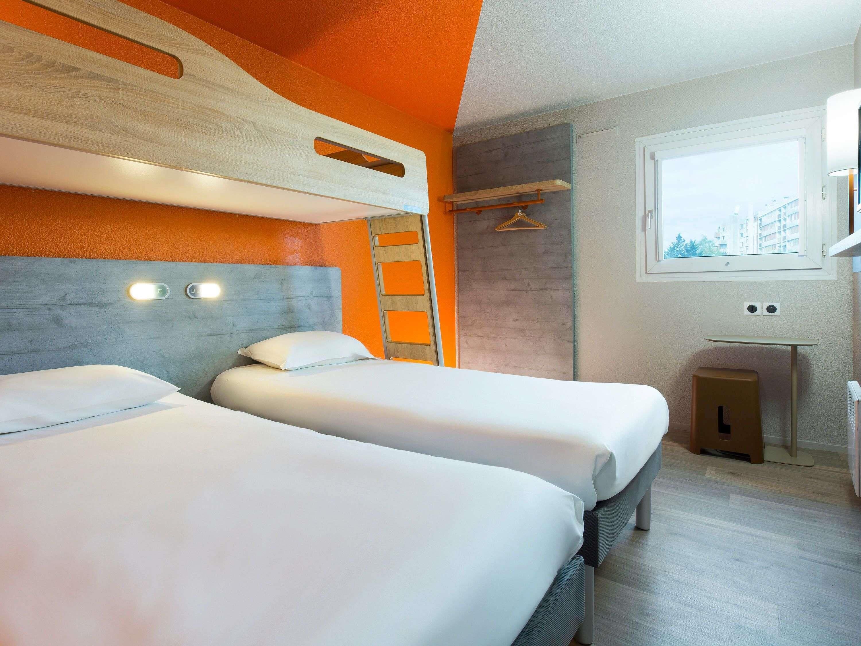 Habitación clásica, varias camas | Ropa de cama de alta calidad, escritorio, wifi gratis y ropa de cama 