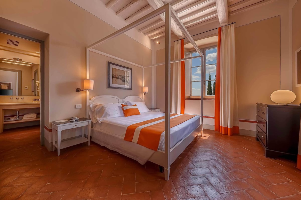 executive suite | 1 bedroom, premium bedding, down duvets, minibar