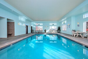 Indoor pool, sun loungers