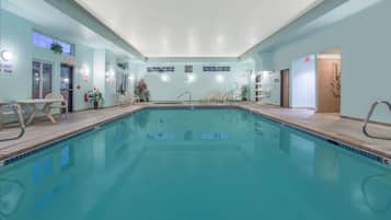 Indoor pool, sun loungers