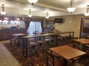 Free daily full breakfast - Days Inn by Wyndham Manitou Springs (Manitou Springs)