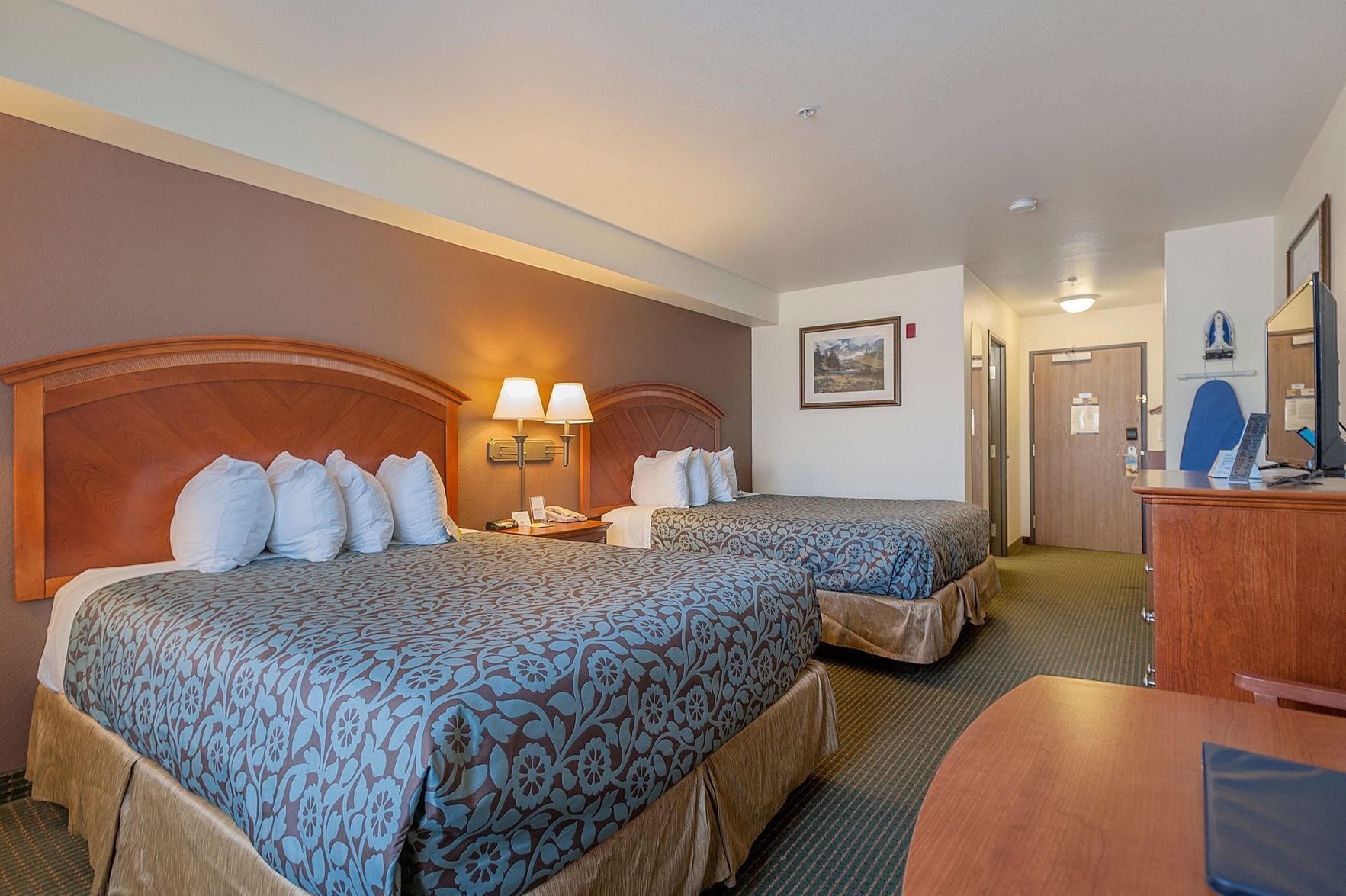 Premium bedding, down duvets, pillow-top beds, desk