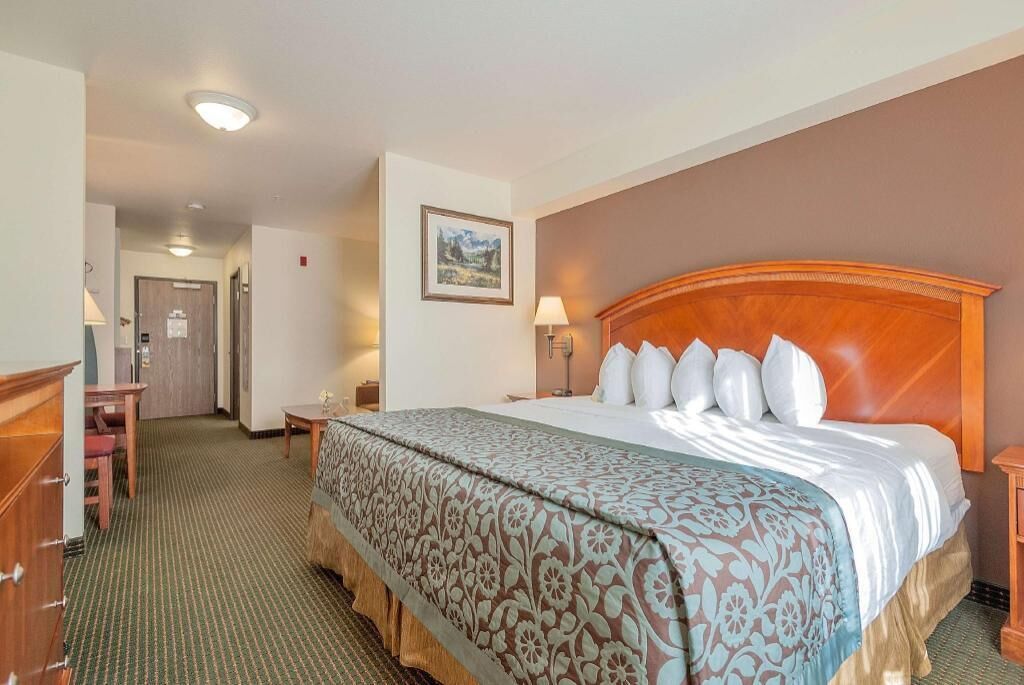 Premium bedding, down duvets, pillow-top beds, desk