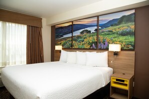 Premium bedding, down comforters, pillowtop beds, desk - Days Inn by Wyndham Manitou Springs (Manitou Springs)