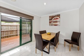 Villa, 2 Schlafzimmer | Wohnbereich