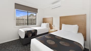 Villa, 2 Bedrooms | 1 bedroom, pillowtop beds, laptop workspace, soundproofing