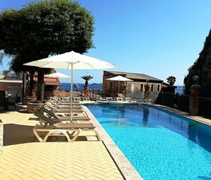 Outdoor pool - Hotel Corallo (Taormina)