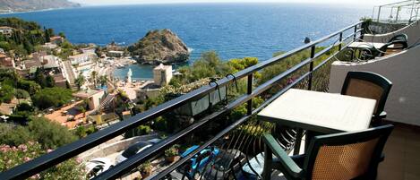 Double or Twin Room, Sea View | In-room safe, bed sheets