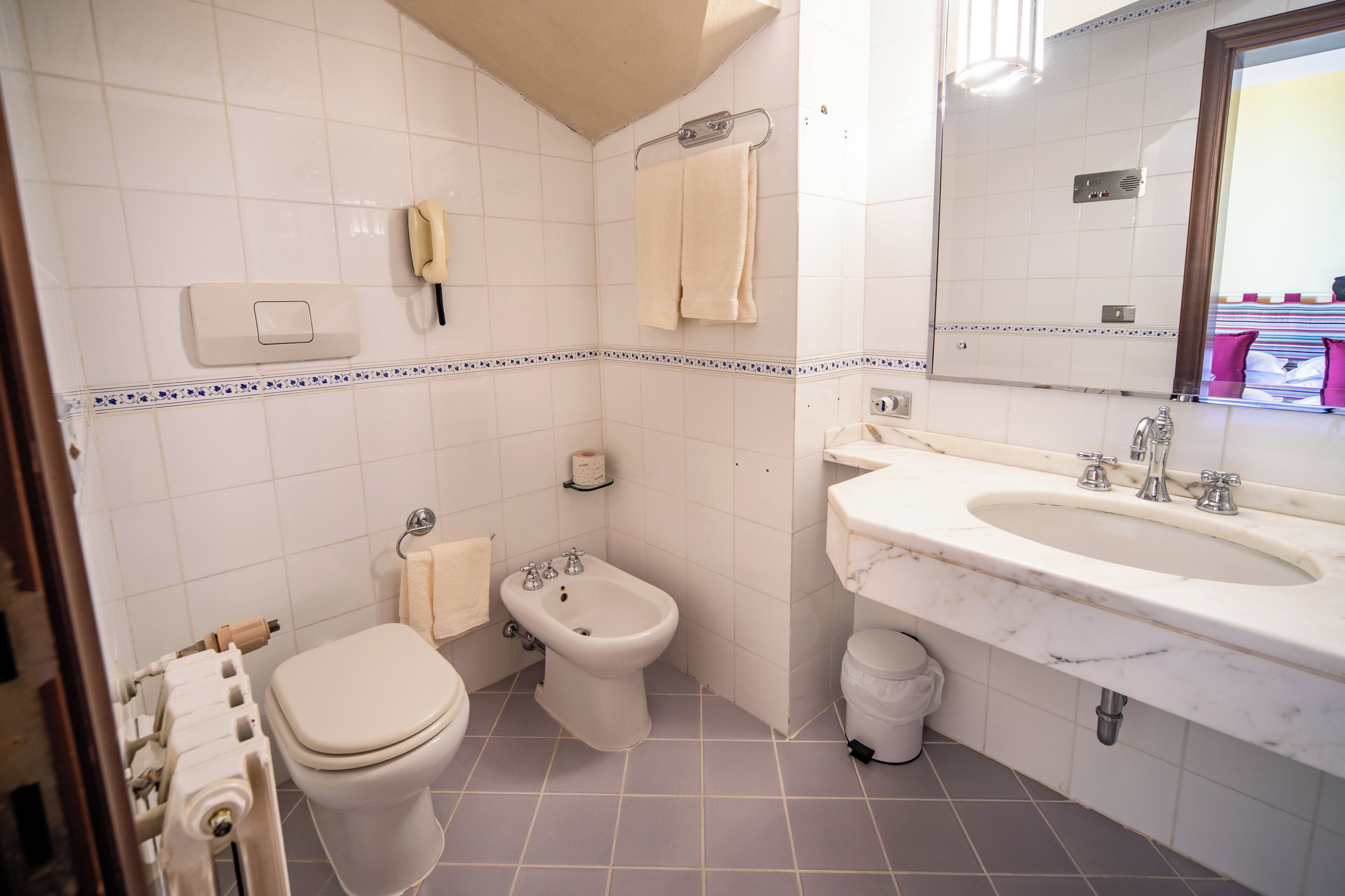 combined shower/bathtub, free toiletries, hair dryer, towels