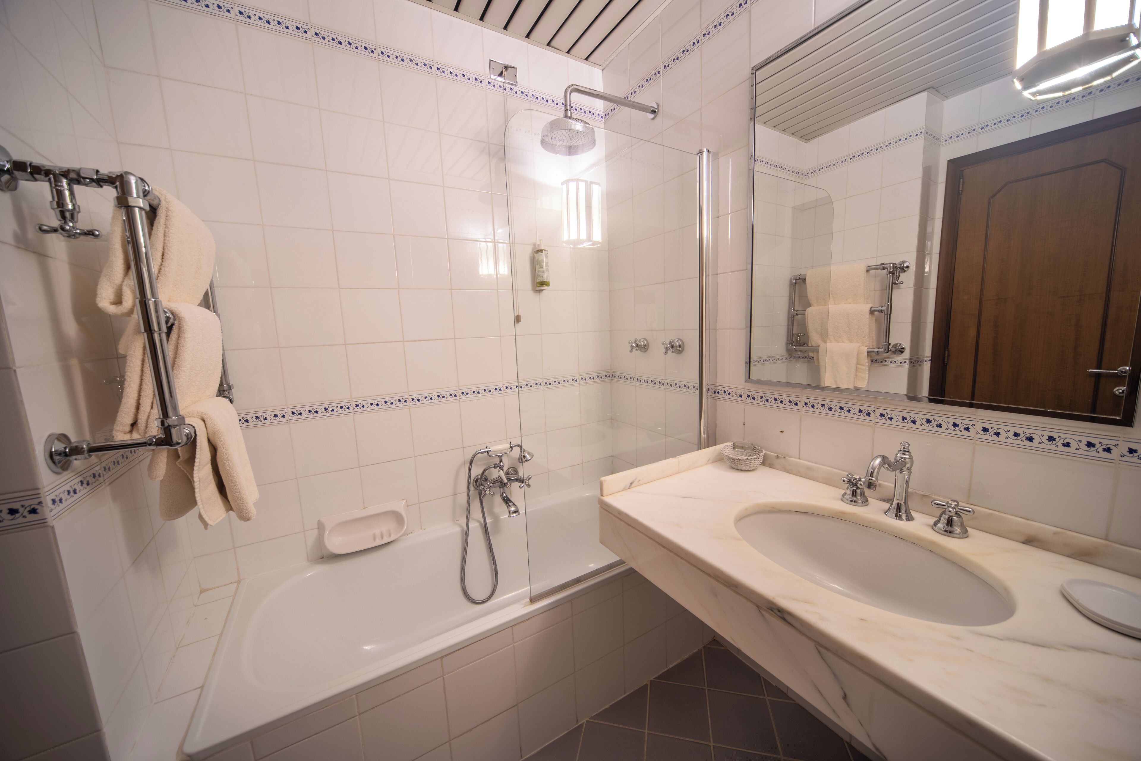 combined shower/bathtub, free toiletries, hair dryer, towels
