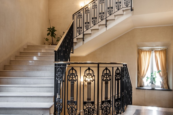 Pintu masuk properti