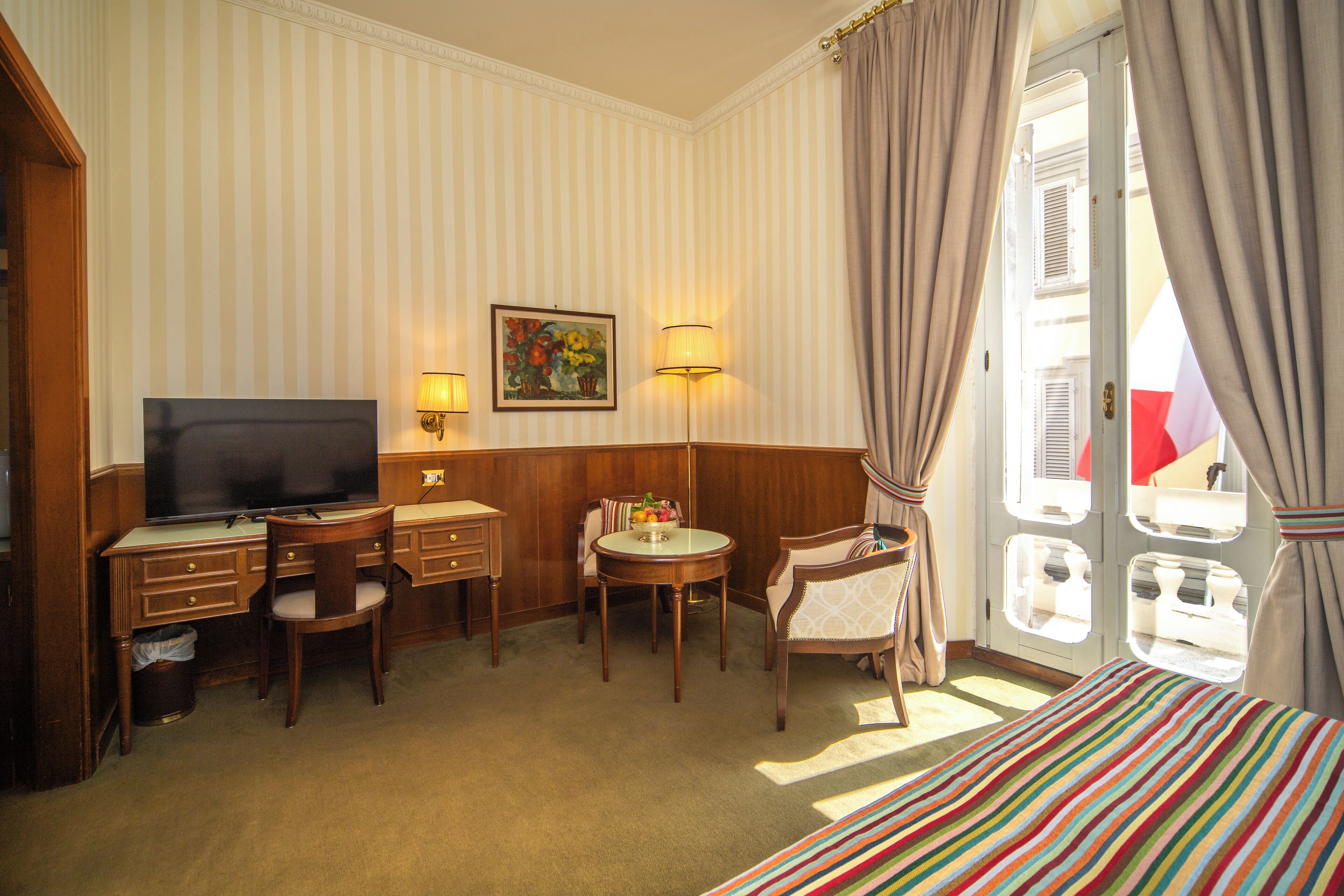 deluxe double or twin room | 1 bedroom, minibar, in-room safe, desk