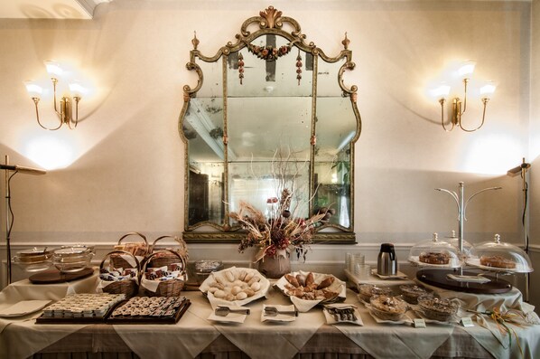 Tägliches inbegriffenes Frühstücksbuffet