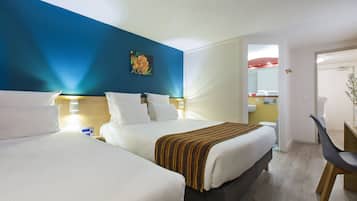 Standard 1 Queen 2 Single Non Smoking | Desk, iron/ironing board, free cribs/infant beds, free WiFi