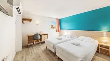 Chambre Standard, 2 lits une place, non-fumeurs | Bureau, fer et planche à repasser, lits bébé (gratuits), Wi-Fi gratuit